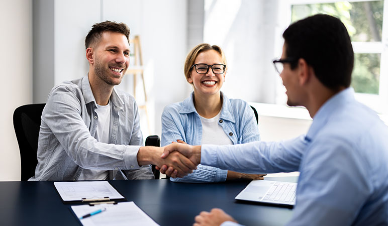 Représentant CFTC accompagnant des adhérents pour défendre leurs droits